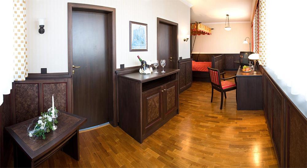 Hotel Goldener Helm ลิคเทนชไตน์ ภายนอก รูปภาพ
