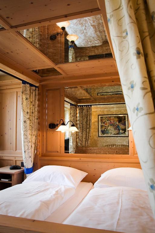 Hotel Goldener Helm ลิคเทนชไตน์ ภายนอก รูปภาพ