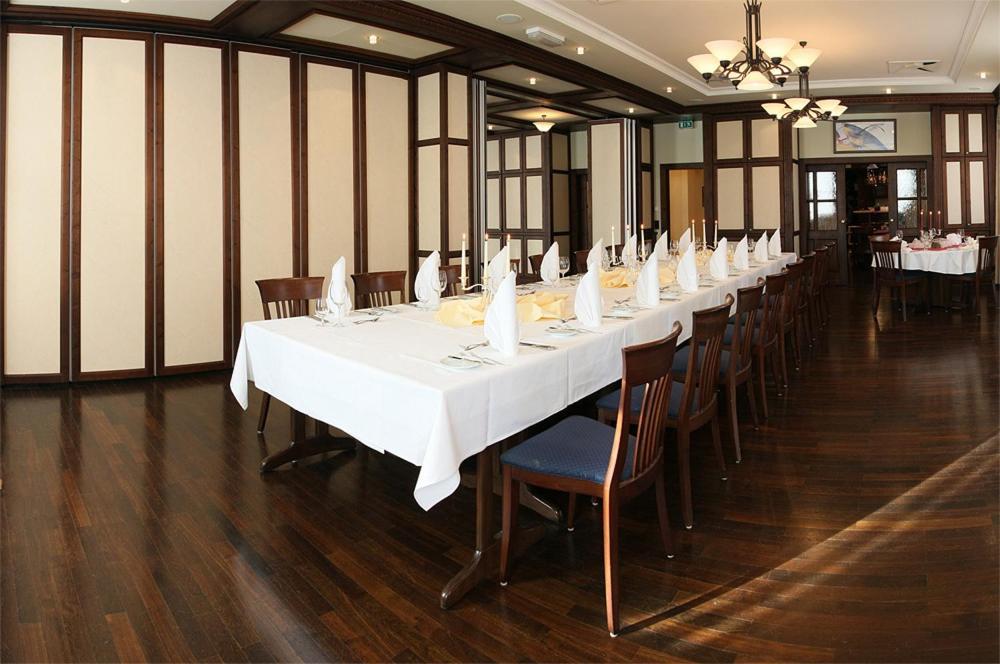 Hotel Goldener Helm ลิคเทนชไตน์ ภายนอก รูปภาพ