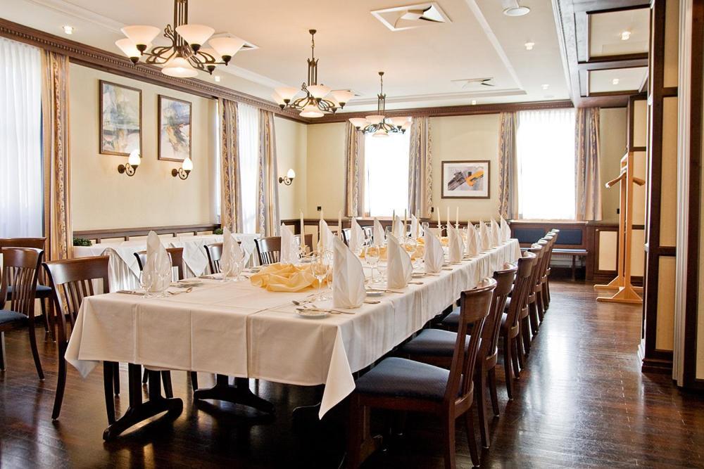 Hotel Goldener Helm ลิคเทนชไตน์ ภายนอก รูปภาพ
